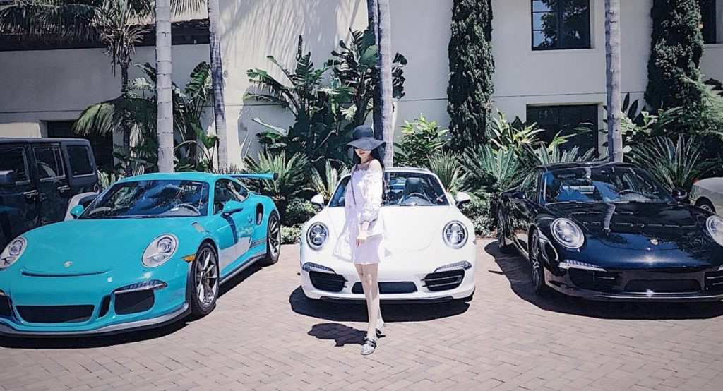 Một góc trong bộ sưu tập xe của gia đình Tiểu Giang khiến nhiều người ngưỡng mộ. Ảnh: Pose.