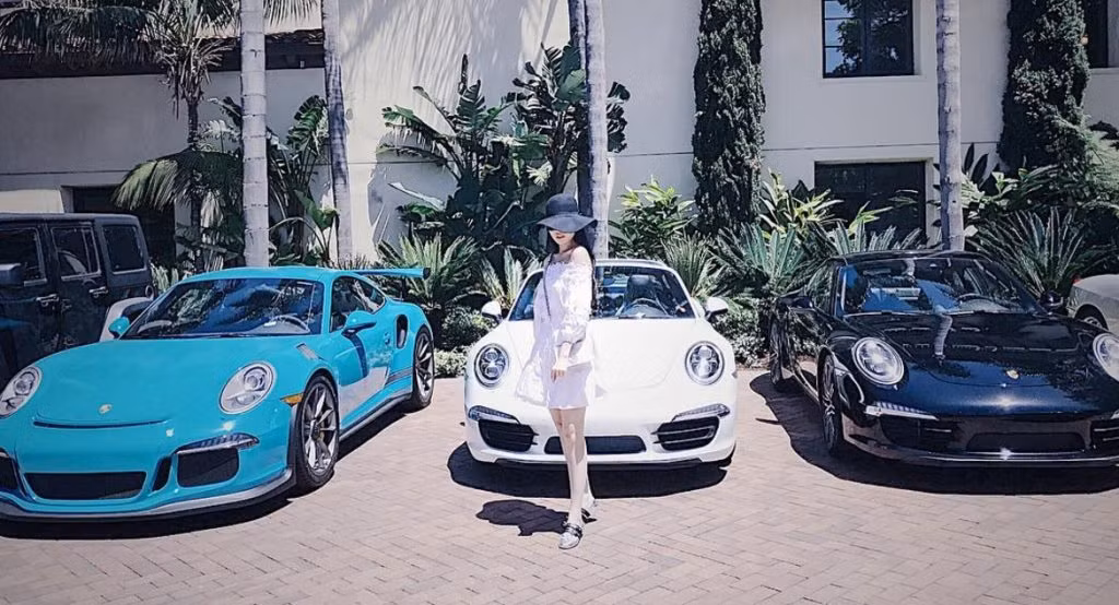 Một góc trong bộ sưu tập xe của gia đình Tiểu Giang khiến nhiều người ngưỡng mộ. Ảnh: Pose.