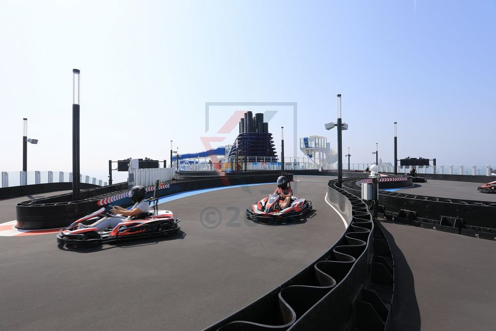 Đây được xem là đường đua xe trên du thuyền đầu tiên trên thế giới, cũng là đường đua xe lớn nhất trên biển.