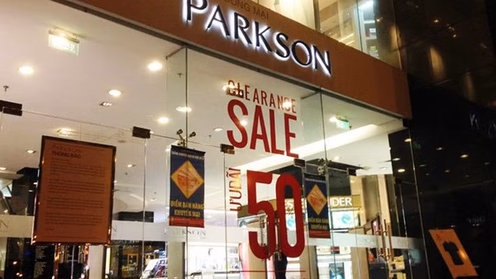 Chính vì vậy, hệ thống Parkson tại Việt Nam lần lượt đóng cửa. Trước Parkson Lê Đại Hành, nhà bán lẻ này đã dừng hoạt động Parkson Keangnam (Hà Nội) tháng 1/2015, Parkson Paragon (quận 7, TP HCM) tháng 5/2016, Parkson Viet Tower (Hà Nội) tháng 12/2016. Ảnh: Vneconomy.