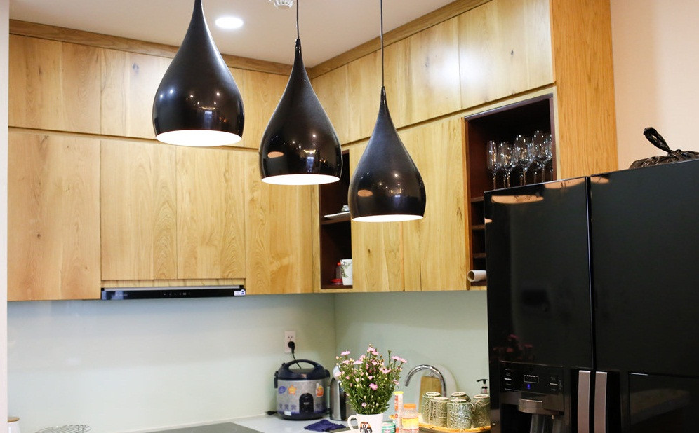 Nhà bếp nhỏ gọn nhưng không thiếu thứ gì. Ảnh: Zing