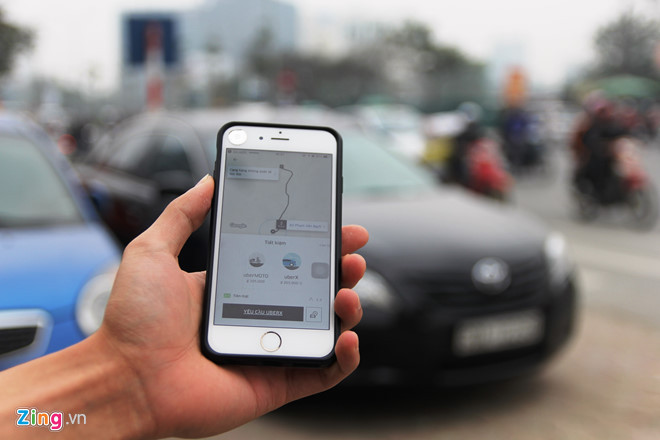 Kể từ khi gia nhập thị trường, cũng như tại Singapore, Uber Việt Nam đã trở thành một trong những giải pháp di chuyển hàng đầu của người dùng tại Hà Nội và TP HCM. Ảnh: Zing.