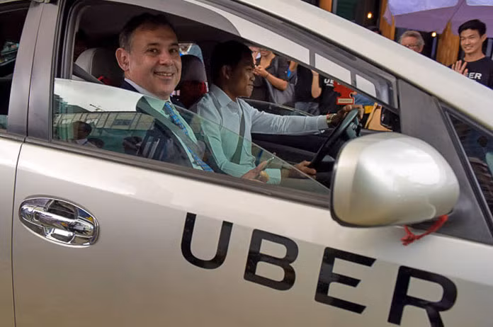 Uber chính thức hoạt động tại Campuchia ngày 28/9 sau ba tháng hoạt động thử nghiệm. Việc Uber gia nhập vào thị trường Campuchia làm nóng cuộc cạnh tranh trên thị trường gọi xe qua di động ở nước này. Ảnh: B2b Cambodia.