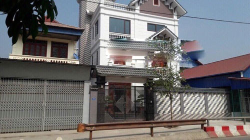 Đây là ngôi nhà 3 tầng trị giá 5 tỷ đồng mà danh hài Chiến Thắng xây tặng cha mẹ ở quê. Ảnh: Nguoiduatin.