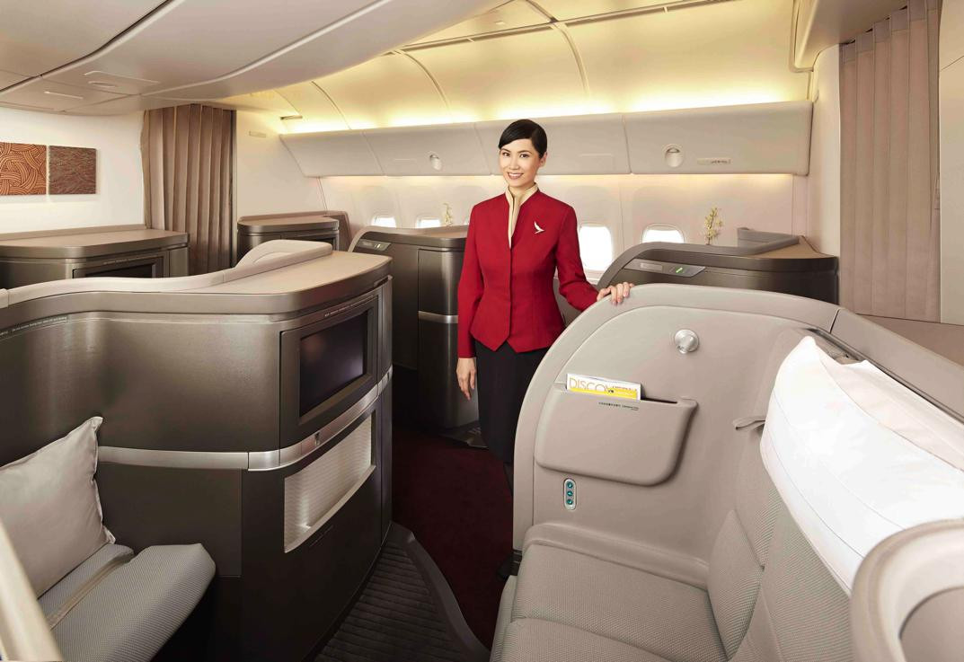 Trong khoang hạng sang của hãng hàng không Trung Quốc Cathay Pacific có ghế bọc da mềm, tai nghe chống ồn...
