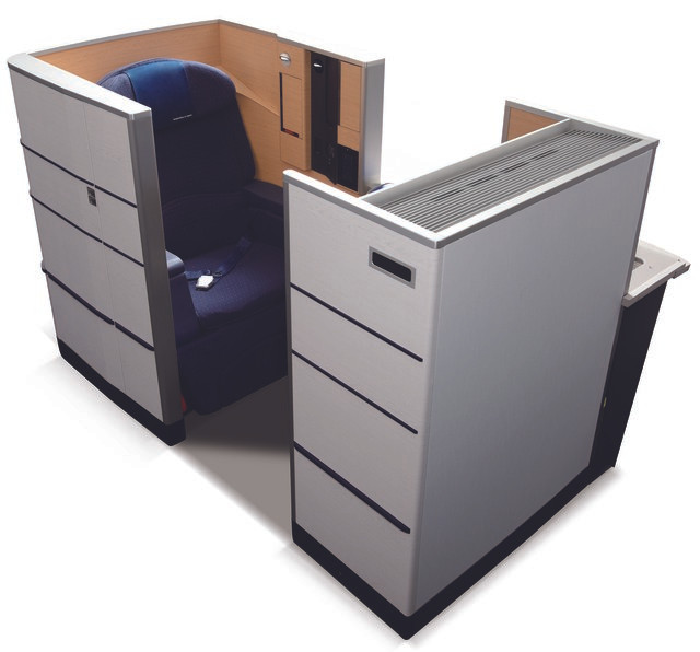 Khoang hạng nhất của ANA All Nippon Airways (Nhật Bản) như một căn phòng riêng với chỗ ngồi thoải mái, bàn ăn rộng rãi.