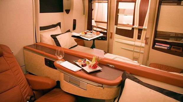 Thực đơn dành cho khách bay tại khoang hạng nhất của Singapore Airlines do các đầu bếp nổi tiếng thế giới thiết kế.