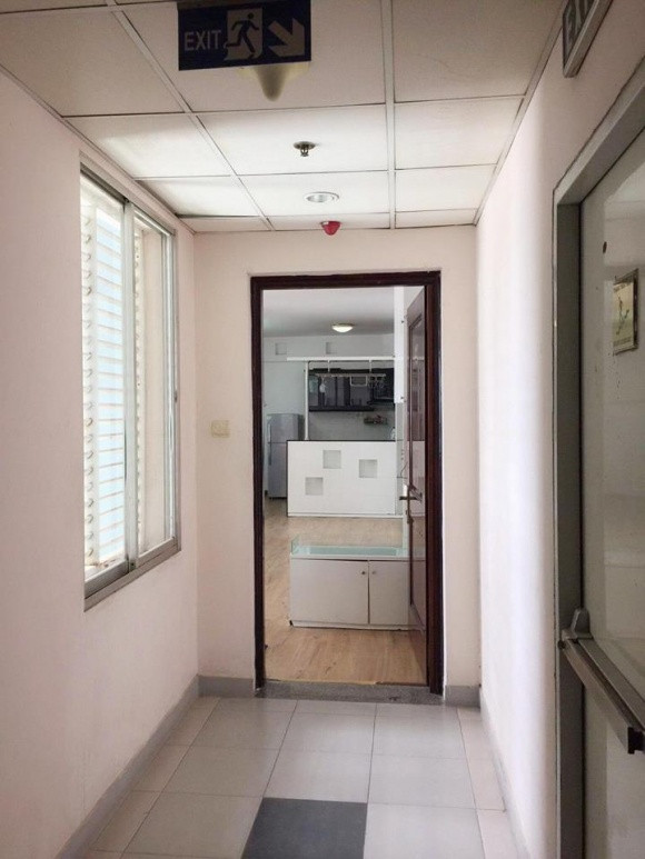 Không gian căn hộ cũng khá thoáng và view nhìn ra bên ngoài rất đẹp.