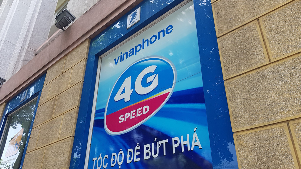 Với 306 triệu USD, Công ty Dịch vụ Viễn thông Vinaphone trực thuộc Tập đoàn Bưu chính Viễn thông Việt Nam đứng vị trí thứ 6. Hoạt động trong lĩnh vực thông tin di động, Vinaphone cung cấp các dịch vụ GSM, 3G, nhắn tin... và nhiều lĩnh vực khác. Ảnh: Zing.