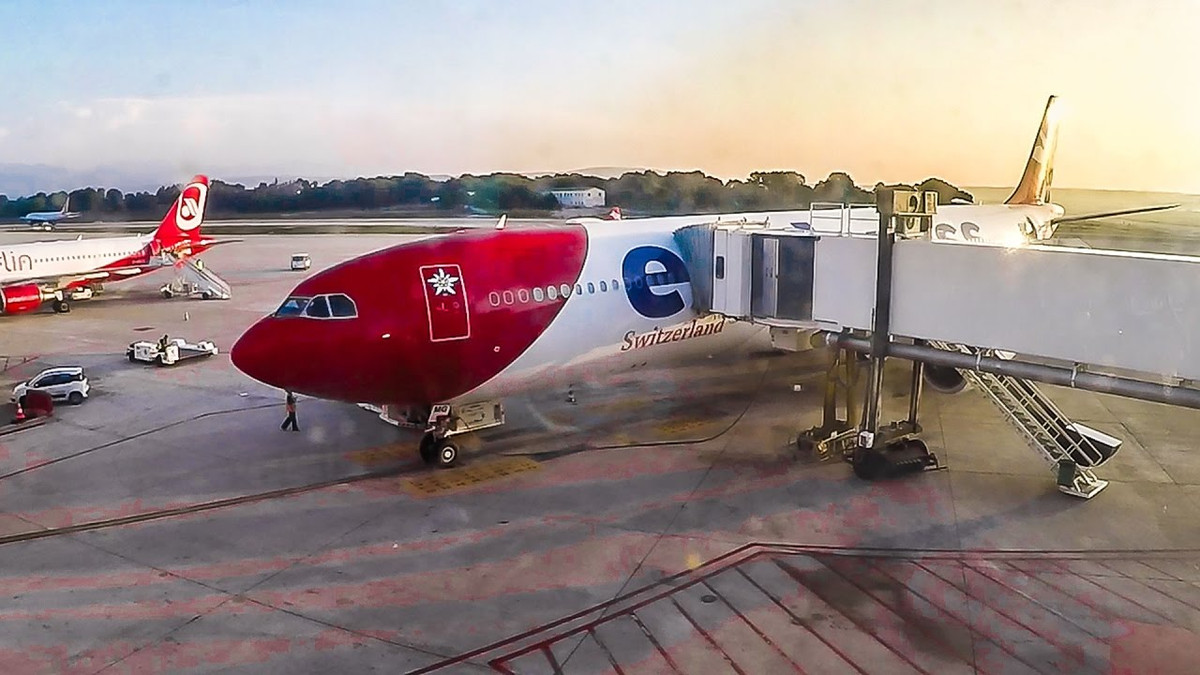 Ban đầu, hãng hàng không Edelweiss sẽ khai thác các chuyến bay thẳng kết nối Zurich đến TPHCM với tần suất 2 chuyến/tuần bằng máy bay Airbus A340-300, bắt đầu vào tháng 11/2018. Ảnh: Youtube.