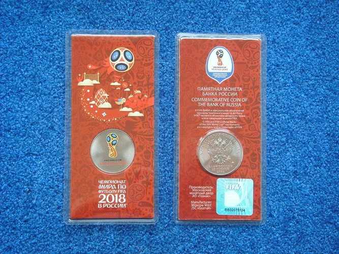 Bốn loại đó là đồng xu bạc mệnh giá 3 rúp, đồng xu vàng mệnh giá 50 rúp, cũng như đồng xu vàng mệnh giá 25 rúp phiên bản thường và đặc biệt. Ảnh: Sputnik.