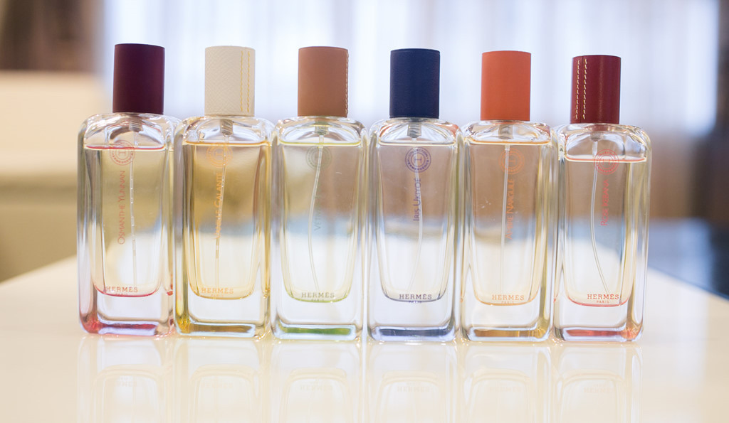 Nước hoa nhiều mùi hương phù hợp cho từng thời điểm trong ngày cũng được cô không tiếc tiền mua sắm. Ảnh: Zing.