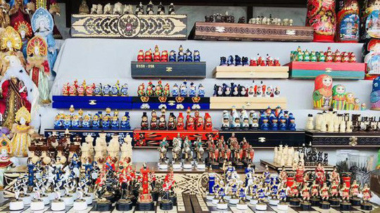 Khu chợ kéo dài suốt một con phố với đủ mọi mặt hàng. Ảnh: Baidu.