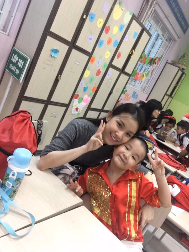  Hoa hậu Thùy Lâm và con trai đầu lòng