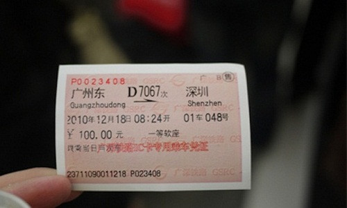 Tấm vé tàu về ăn Tết là phần thưởng có ý nghĩa với những ai xa quê. Ảnh: Sina.