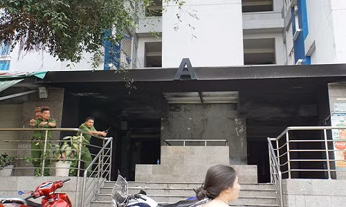 Chiều nay, lực lượng chức năng TP.HCM vẫn phong tỏa, khám nghiệm hiện trường vụ cháy nghiêm trọng tại chung cư Carina Plaza (P.16,Q.8) khiến 13 người chết