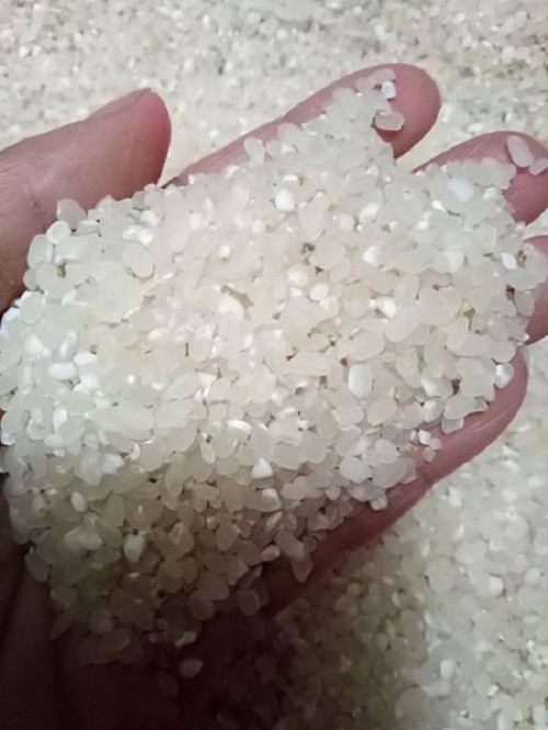 Sau khi ăn thử, không ít khách hàng thích thú bởi gạo nếp Lào dẻo, thơm và ngọt. Ảnh: FB Gạo nếp Cái Nọi Lào.