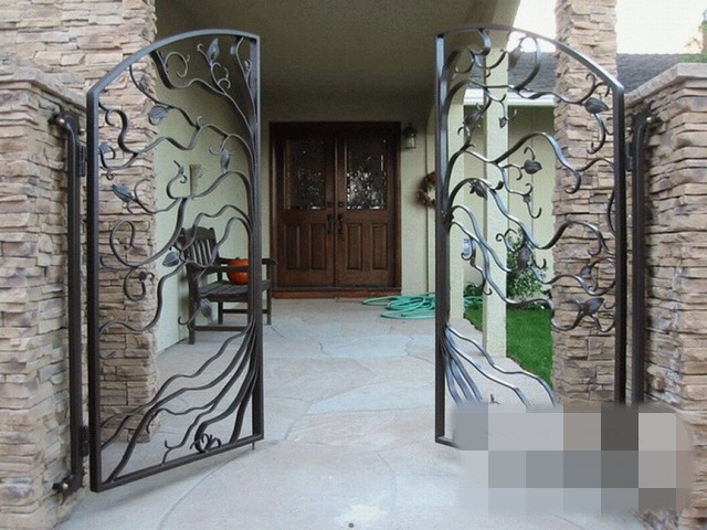 Họa tiết hoa lá cùng đường nét uốn lượn mang đến nét đẹp nhẹ nhàng và thanh thoát. Ảnh: Xayladep.