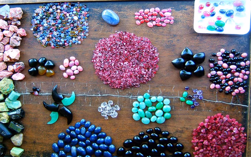 Ruby, Saphia là hai dòng đá quý, nổi bật nhất trong khu chợ. Ảnh: Dulichviet.