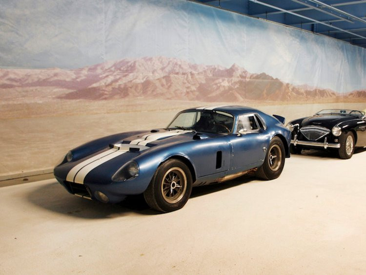 Ông cũng có một bộ sưu tập xe cổ khá lớn. Năm 2013, ông chạy chiếc Daytona Coupe – khi đó có giá 15 triệu USD – và khiến nó hỏng hóc. Đây là một trong 5 chiếc được sản xuất hạn chế trên thế giới.