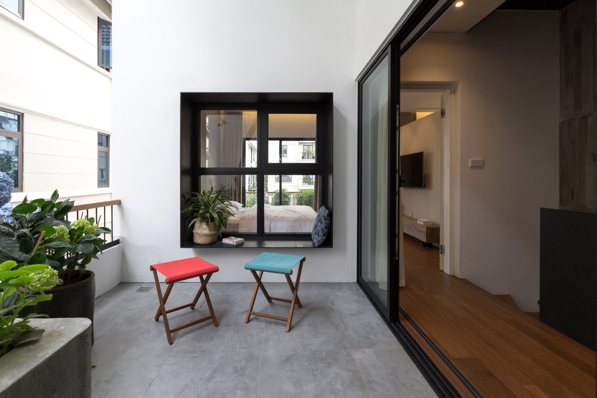 Ban công rộng là nơi thư giãn, nghỉ ngơi.