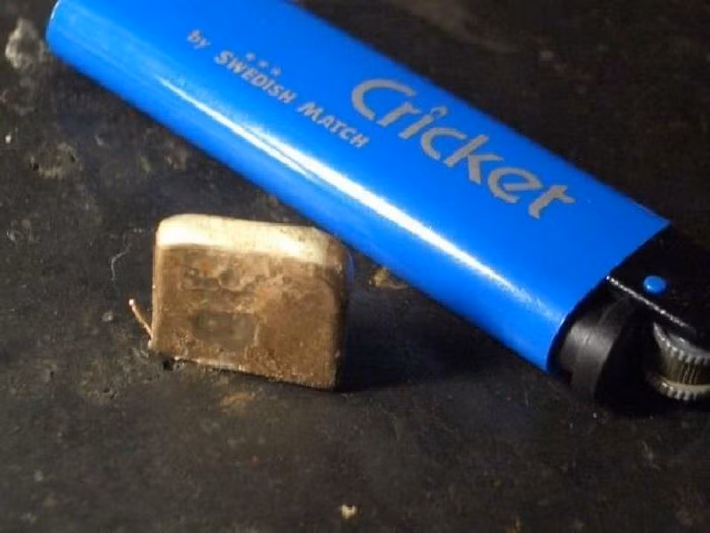 Từ miếng vàng nguyên khối ban đầu...