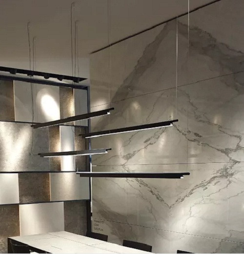 Gạch giả đá hoa cương cho căn phòng sang trọng. Ảnh: Homify.