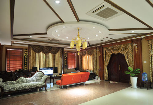 Vợ chồng Trang Nhung đã bỏ ra 100 tỷ đồng để xây dựng và sắm sửa nội thất cho ngôi nhà. Ảnh: Infonet.