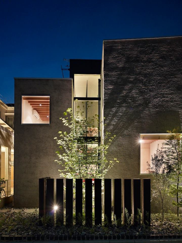 Sân vườn nhỏ tạo cảnh quan siêu đẹp cho nhà phố. Nguồn ảnh: Nhadep.