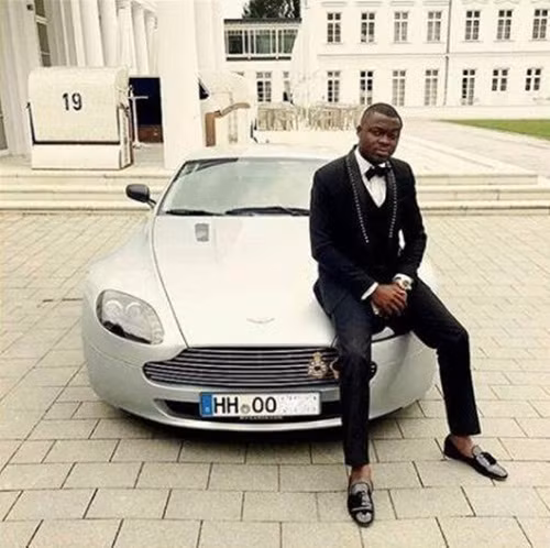 Xe hơi sang trọng như vật gắn liền thân của các chàng trai.