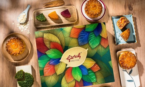 Bánh trung thu trăng ngũ sắc độc đáo lần đầu xuất hiện. Ảnh: Banhtrungthugivral.