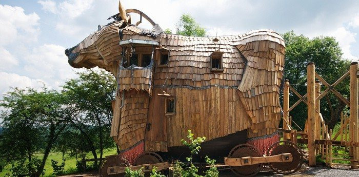 Khách sạn hình con ngựa thành Troy ở thành phố Durbury, Bỉ.