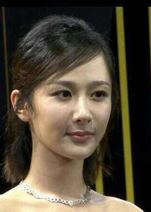 Dương Tử xuất hiện nhợt nhạt và xuống sắc do lịch trình công việc dày đặc.