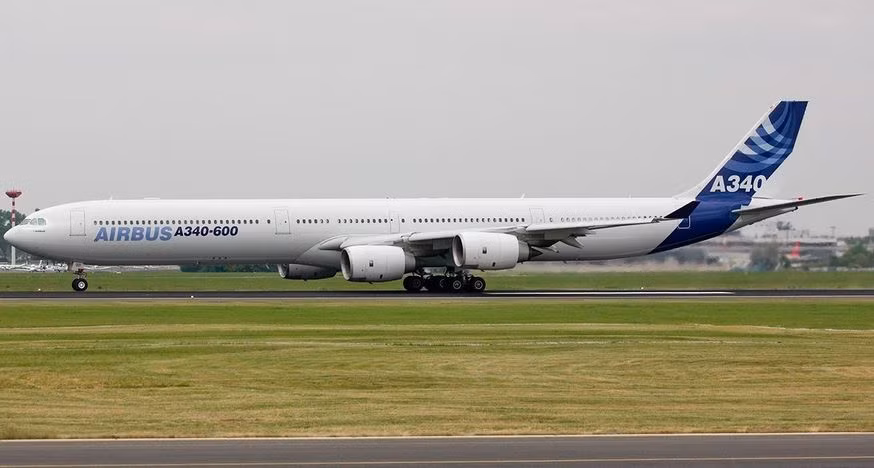 Airbus A340 là một loại máy bay dân dụng thương mại chở khách thân rộng, trang bị 4 động cơ có tầm bay xa. Máy bay có sức chứa tới 440 hành khách.