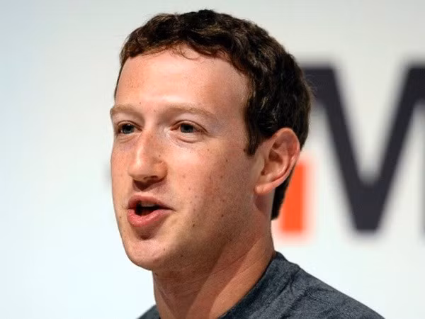 Có thời điểm tỷ phú trẻ Mark Zuckerberg thu về 6 tỷ USD chỉ trong vòng 24 giờ, tương đương 4.166.667 USD một phút, 69.444 USD một giây. Ảnh: CNBC.