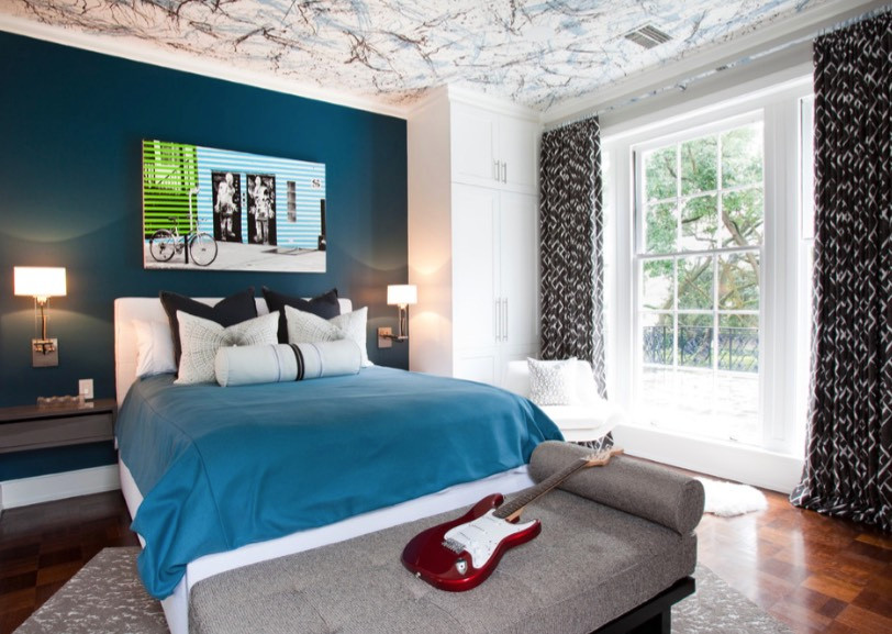 Mẫu trần nhà trừu tượng cho cảm giác mới lạ trong phòng ngủ. Ảnh: Laura U Design.