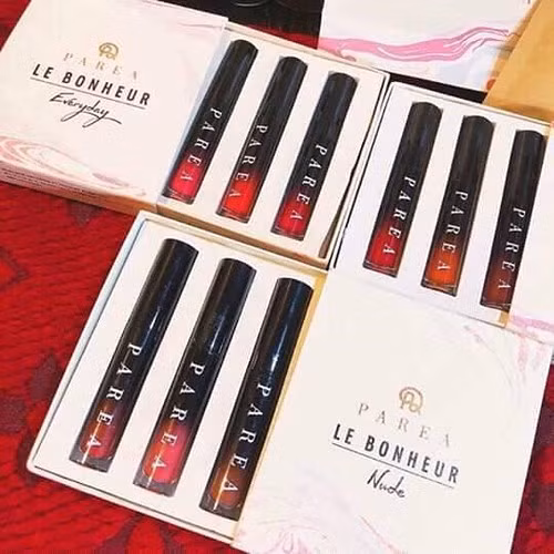 Son môi cũng là sự lựa chọn của nhiều bạn trẻ Việt Nam và thế giới trong ngày 8/3.