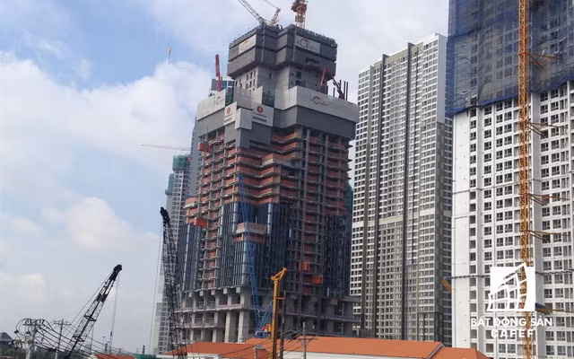 Landmark 81 cũng vượt qua cả tòa tháp đôi ở Malaysia và trở thành một trong 10 tòa tháp cao nhất thế giới. Ảnh: Dcons.