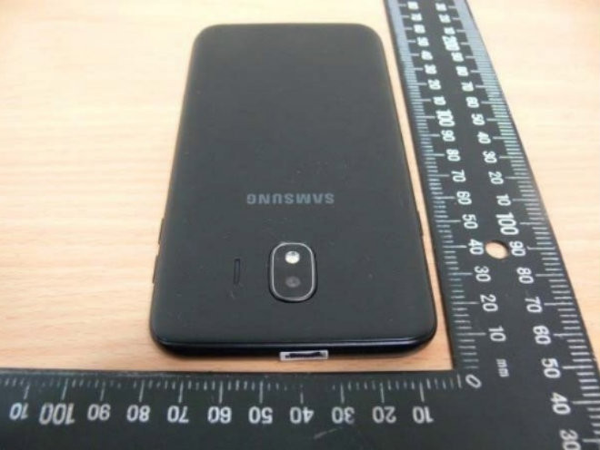 Có giắc cắm ở phần đầu.