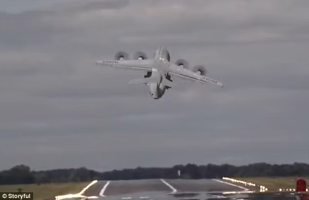 Chiếc máy bay Airbus A400M 70 tấn cất cánh thẳng đứng lên trời đầy ngoạn mục. Ảnh: DM.