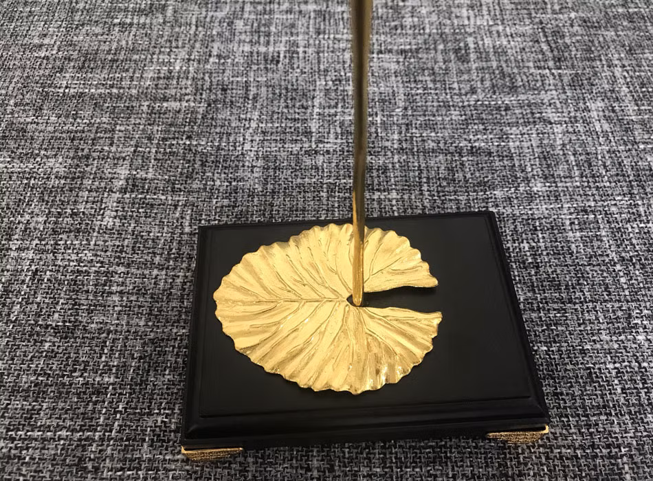 Tổng trọng lượng của bông hoa súng là 5 lượng vàng ròng 9999.