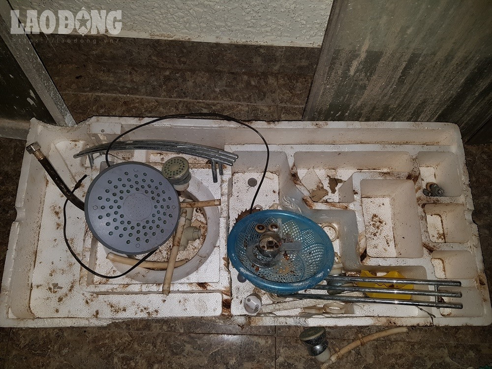 Một số vật dụng bên trong của mật đạo được PV Lao Động ghi lại.