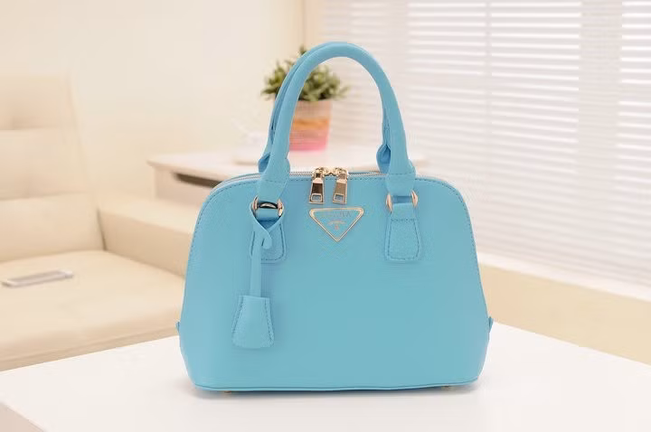 Là phụ kiện không thể thiếu với đa phần chị em phụ nữ, túi xách tặng cho phái đẹp nhân dịp 8/3 là một lựa chọn vô cùng thông minh. Ảnh: Bestie.