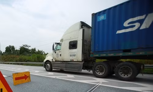 Xe bon no nhu bom: Chot chan ngay dem cao toc HN-Lao Cai