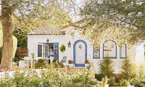 Vài năm trước, vợ chồng Kelley và Greg Motschenbacher quyết định mua ngôi nhà cũ xây từ năm 1920 ở Santa Barbara (California, Mỹ).