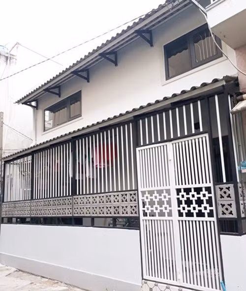 Với tổng kinh phí khoảng 350 triệu đồng, gia chủ đã cải tạo lại ngôi nhà nhỏ khang trang cho gia đình.