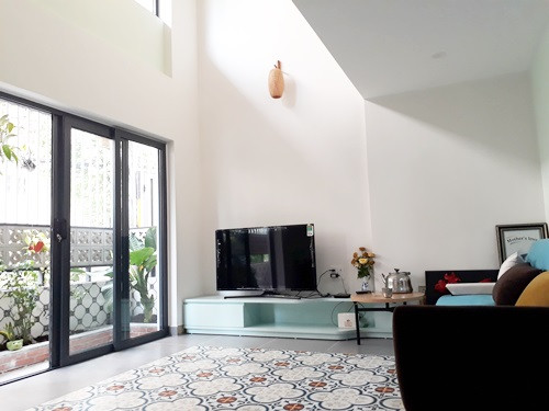 Nội thất được hạn chế tối đa để dành khoảng trống cho con nhỏ vui chơi.