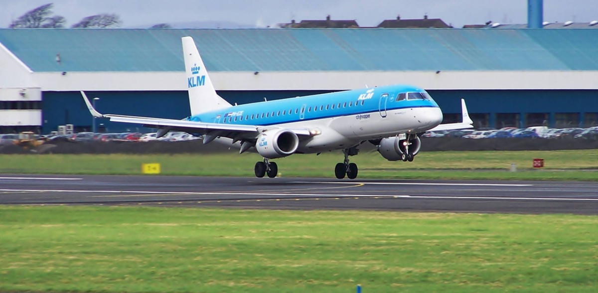 Chiếc Embraer 190 ra mắt vào tháng 6 năm 1999 và thực hiện chuyến bay đầu tiên vào ngày 12/3/2004. Ảnh: Aviation International News.