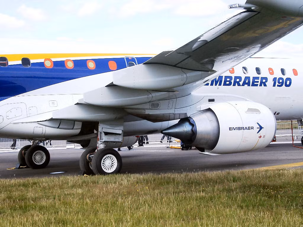 Đặc biệt, máy bay Embraer 190 có thể chở tới 13.000 kg nhiên liệu. Ảnh: Prime Portal.