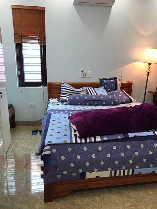 Phòng ngủ thoáng rộng, ngập ánh sáng. Ảnh: Nguoiduatin.